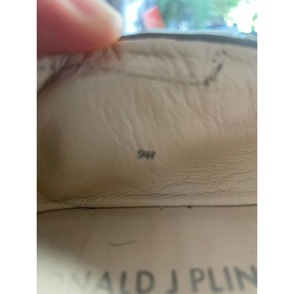 Donald J Pliner Ballet Flats Color:Taupe Size:9N - Picture 4 of 7